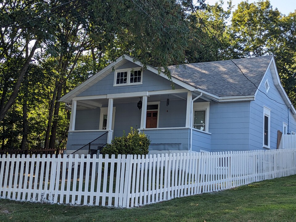 24 Woodrow Ave in Asheville, NC - Foto de edificio