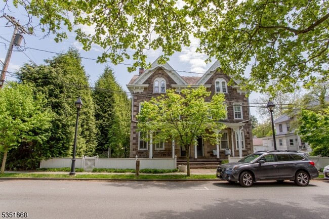 8 Bridge St in Stockton, NJ - Foto de edificio - Building Photo