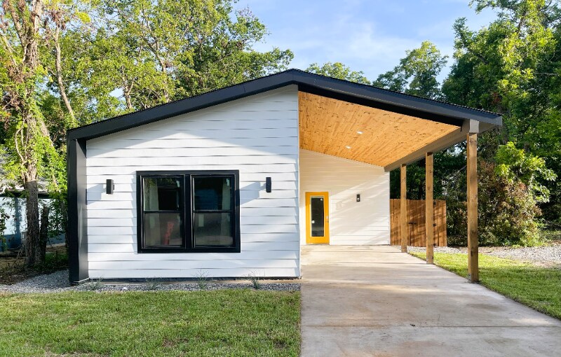 610 E 8th St in Bonham, TX - Building Photo