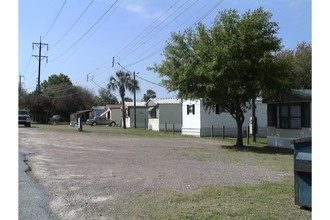 Englewood Mobile Home Park in Gibsonton, FL - Building Photo - Building Photo