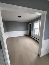 175 Child St in Warren, RI - Foto de edificio - Building Photo