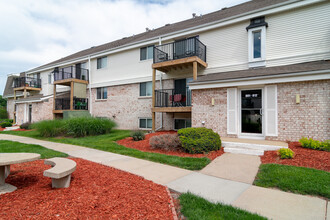 Country Club Apartments in Lincoln, NE - Building Photo - Building Photo