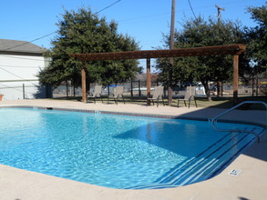 The Ridge/Parkdale Apartments in White Settlement, TX - Building Photo - Building Photo