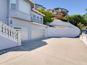 58 Hillcrest Rd in San Carlos, CA - Building Photo - Building Photo