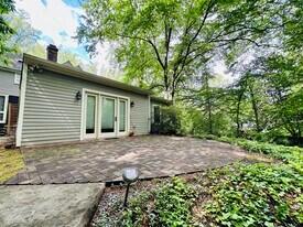 1923 Meadowbrook Rd, Unit B in Charlottesville, VA - Building Photo