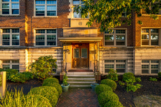 Twin Oaks Crossing in Akron, OH - Building Photo - Building Photo