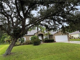 707 46th Square in Vero Beach, FL - Building Photo
