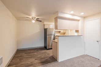 Hogan Woods in Gresham, OR - Building Photo - Interior Photo