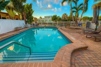 1100 Pine Dr in Pompano Beach, FL - Building Photo - Building Photo