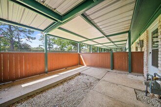 511 Aaron St in Dayton, TX - Foto de edificio - Building Photo