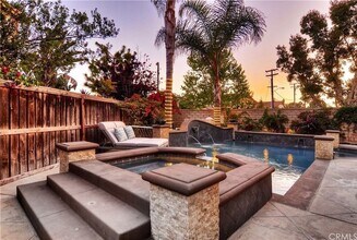 325 Canal Wy in Costa Mesa, CA - Building Photo - Building Photo