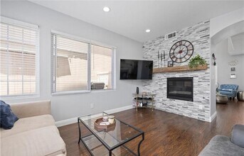 7805 Garfield Ave in Huntington Beach, CA - Foto de edificio - Building Photo