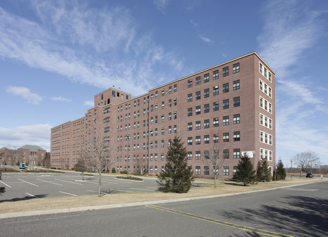 COURT PLAZA SENIOR APARTMENTS in Central Islip, NY - Building Photo - Building Photo