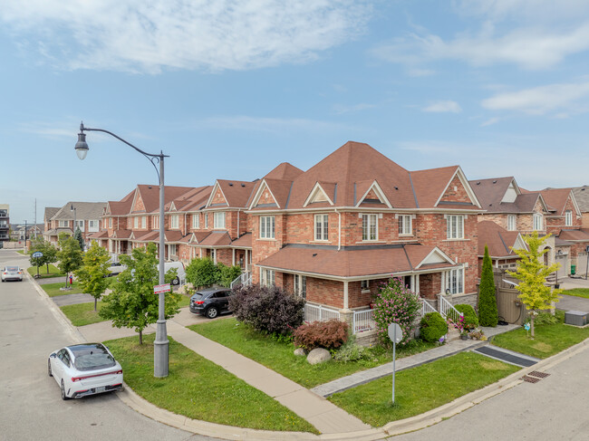 34 Plentywood Dr in Brampton, ON - Building Photo - Building Photo