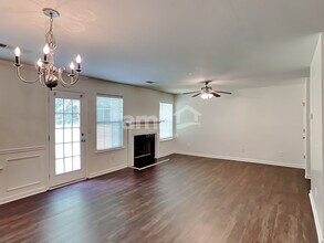 367 Hidden Creek Ln in Canton, GA - Foto de edificio - Building Photo