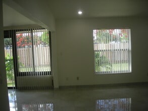 11701 SW 108th Ln in Miami, FL - Foto de edificio - Building Photo