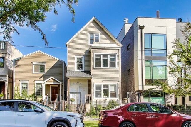 property at 2522 W Cortland St