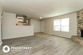 3904 Royal Crest Dr in Fort Worth, TX - Building Photo - Building Photo