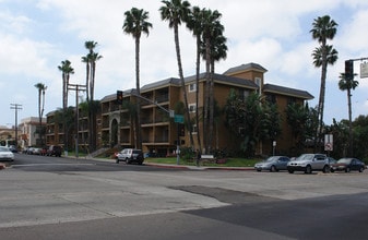 Cliffbridge Manor in San Diego, CA - Foto de edificio - Building Photo