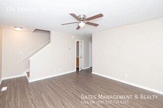 104 Daphine Dr in Hillsborough, NC - Building Photo - Building Photo