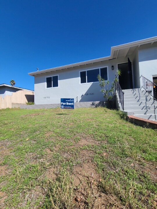 5026 Auburn Dr in San Diego, CA - Foto de edificio