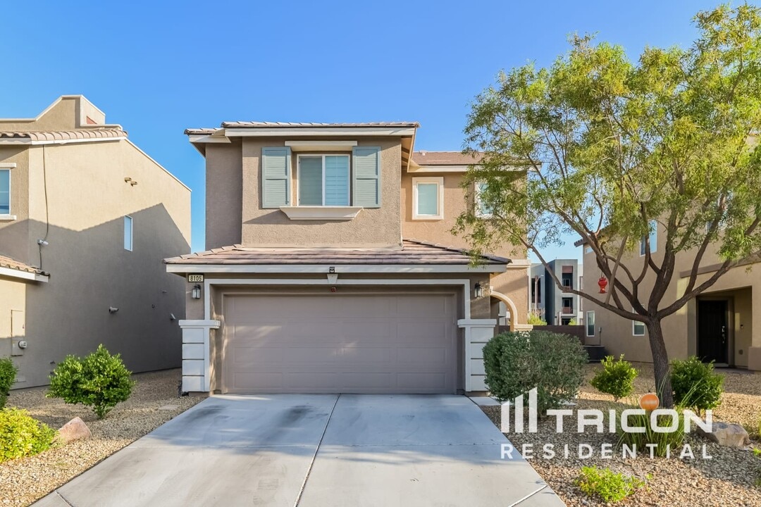 8105 Ancient Oaks Ave in Las Vegas, NV - Building Photo