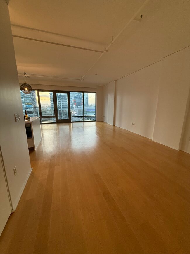 1100 S Hope St, Unit 1212 in Los Angeles, CA - Building Photo - Building Photo