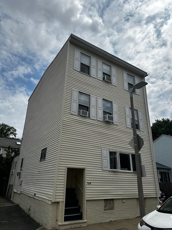 114 W 8th St, Unit 3