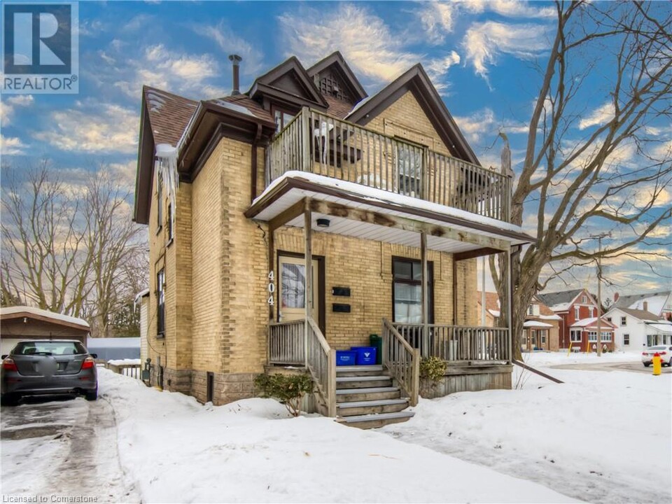 404 Duke St W in Kitchener, ON - Building Photo