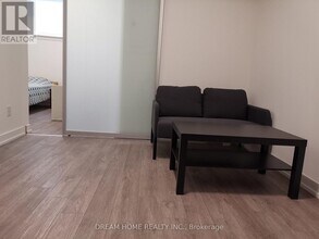 871 Sheppard Ave W in Toronto, ON - Building Photo - Building Photo