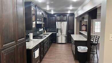 6335 Tall Willow Dr in Houston, TX - Building Photo - Building Photo