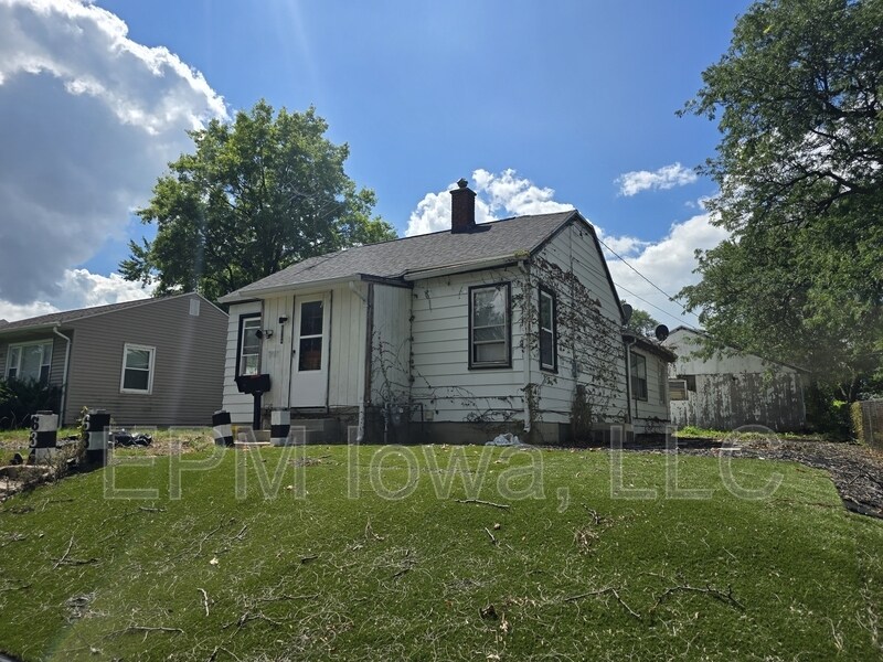 634 Englewood Ave in Waterloo, IA - Building Photo