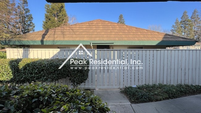 504 Roundtree Ct in Sacramento, CA - Building Photo - Building Photo