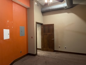 131 N Santa Fe Ave in Salina, KS - Foto de edificio - Building Photo