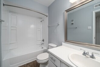 Waterside Apartments in Houston, TX - Building Photo - Interior Photo