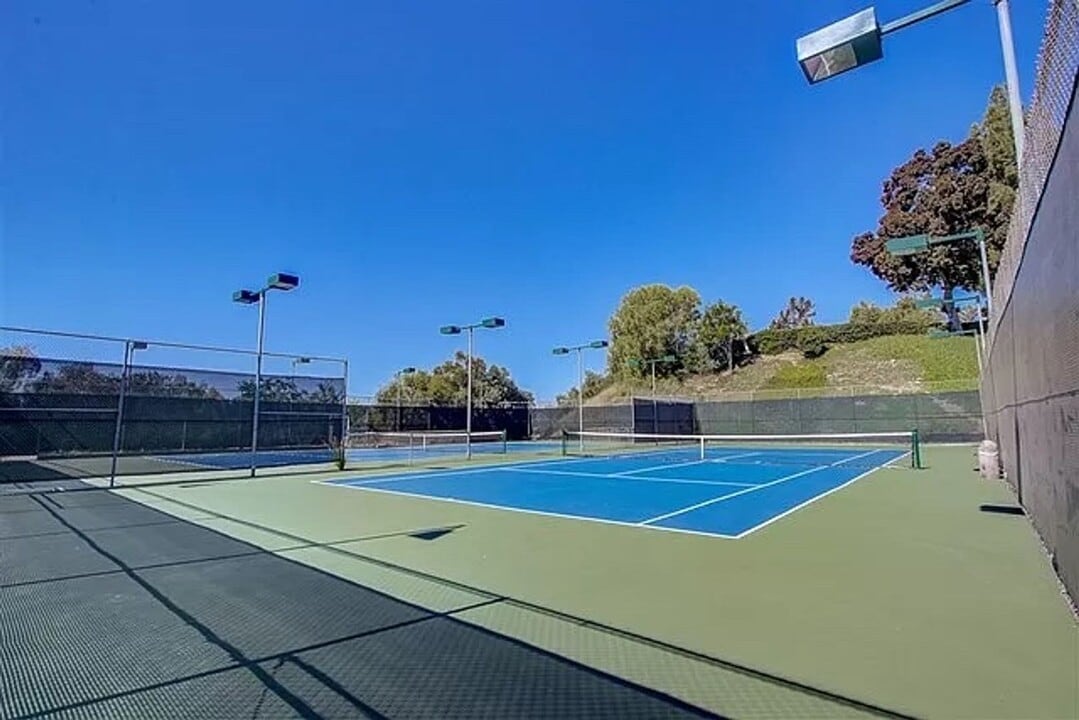 5700 Baltimore Dr in La Mesa, CA - Building Photo