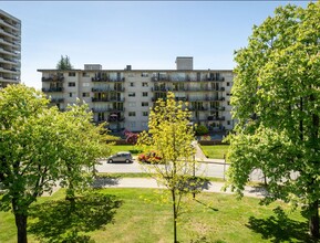 Vista del Mar in North Vancouver, BC - Building Photo - Primary Photo