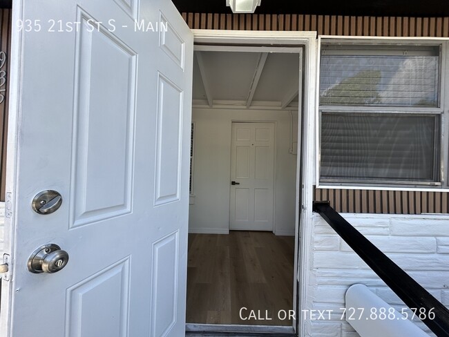 935 21st St S in St. Petersburg, FL - Building Photo - Building Photo