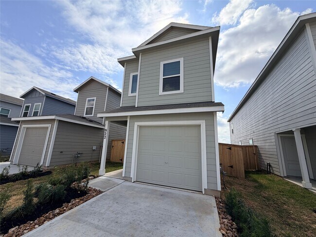 922 Pertuso Ln in Huffman, TX - Building Photo - Building Photo