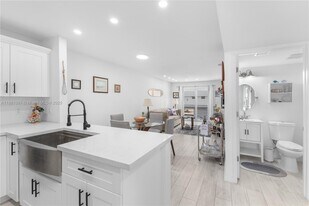 1033 Lenox Ave. in Miami Beach, FL - Building Photo