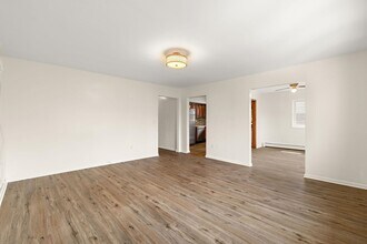 184 Central Ln in Secaucus, NJ - Building Photo - Building Photo