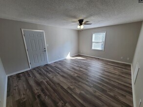 134 Calvin Ct in West Columbia, SC - Foto de edificio - Building Photo