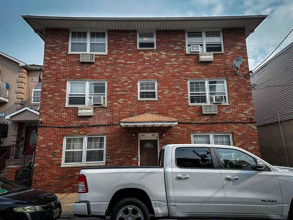 325-327 John St in Elizabeth, NJ - Building Photo