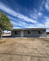 8010 Luxor Ave in Niland, CA - Building Photo