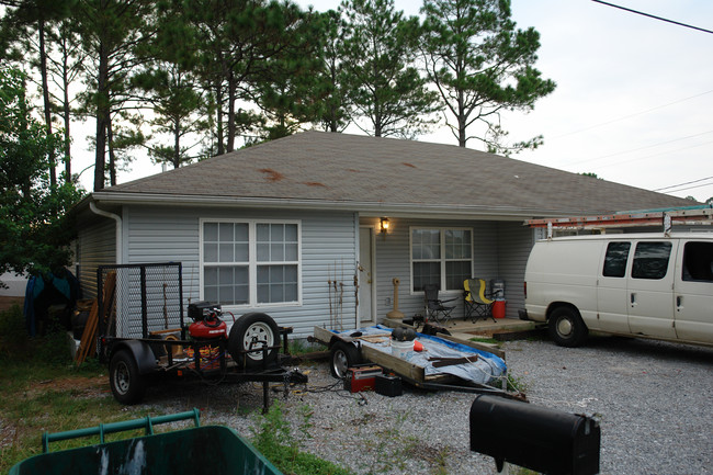 56 Brenda Ln in Mary Esther, FL - Foto de edificio - Building Photo