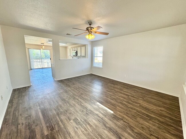 18 Beacon Bay in San Antonio, TX - Building Photo - Building Photo