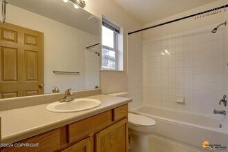 211 Dailey Ave in Anchorage, AK - Building Photo - Building Photo