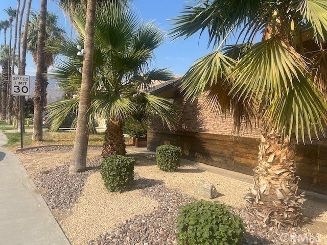 51099 Eisenhower Dr, Unit 4 in La Quinta, CA - Building Photo - Building Photo