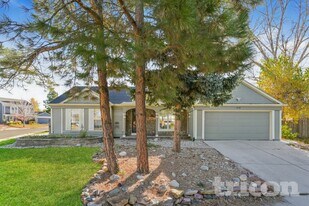 21490 E Aberdeen Dr in Centennial, CO - Building Photo
