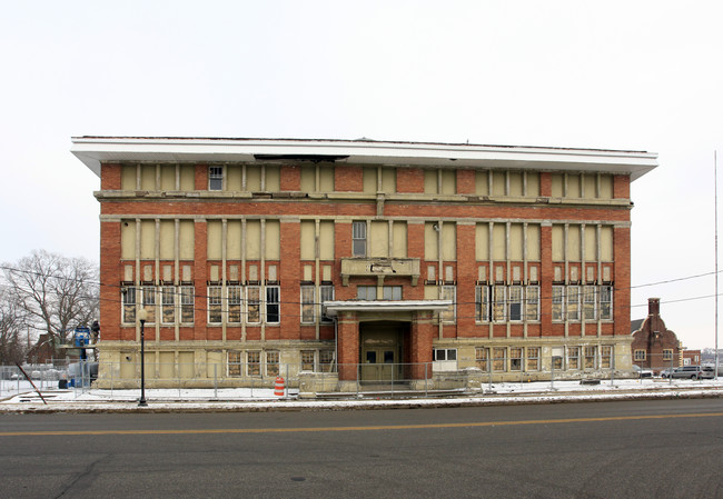 River Center Apartments in Mishawaka, IN - Building Photo - Building Photo